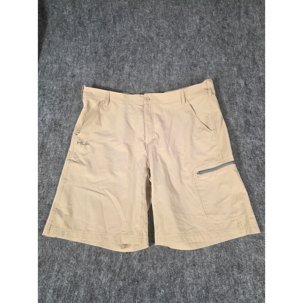 Huk Performance Fishing Shorts Mens XXL Tan Khaki Stretch Cargo Zip Pocket 2XL